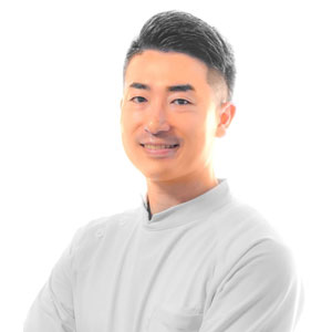 整体院 三氣　院長　
柔道整復師
三文字英俊 先生